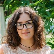 Studentessa diplomata presso il liceo linguistico impartisce lezioni di tedesco